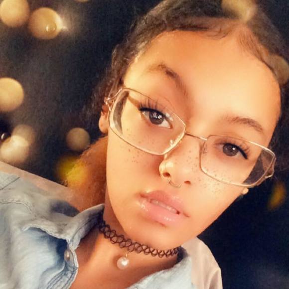 Meet your Posher, Jess - Picture 1 of 1